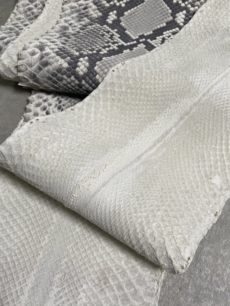 画像6: ダイヤモンドパイソン　ヘビ革　ナチュラル　ツヤなし  F/C　335cm　蛇革　エキゾチックレザー (6)