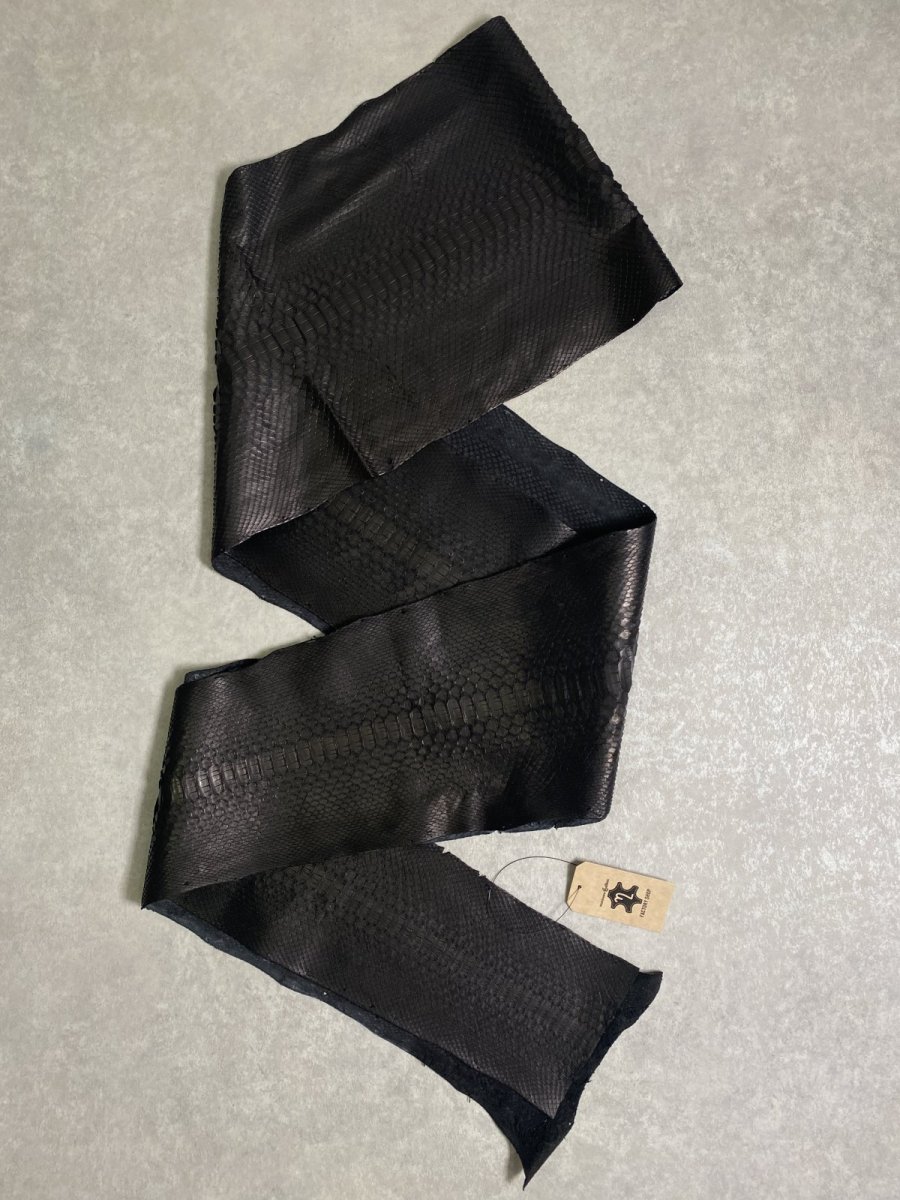 画像1: ダイヤモンドパイソン　ヘビ革　マットブラック  B/C　350cm　蛇革　エキゾチックレザー (1)
