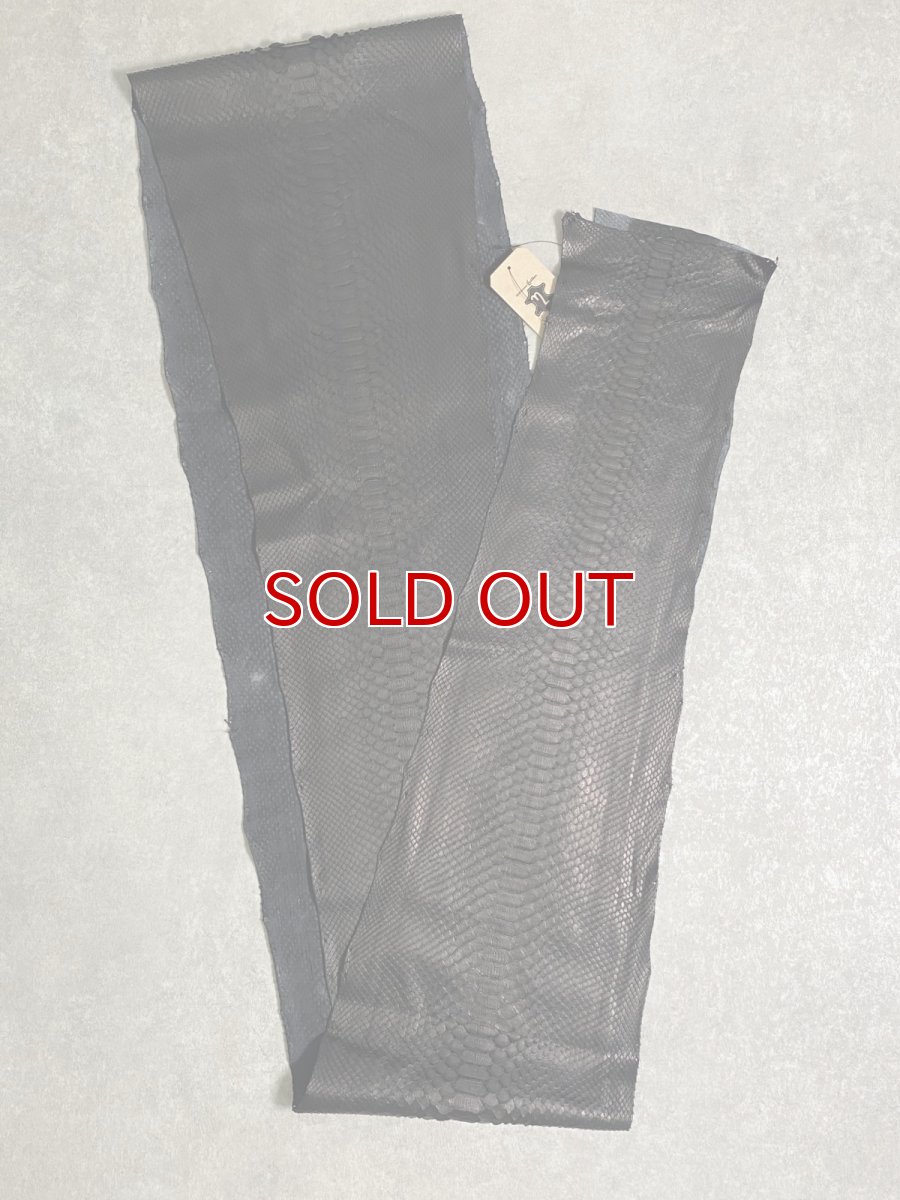 画像2: ダイヤモンドパイソン　ヘビ革　マットブラック  B/C　350cm　蛇革　エキゾチックレザー (2)