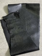 画像3: ヘビ革　レッドパイソン　ラメブラック 165cm (3)