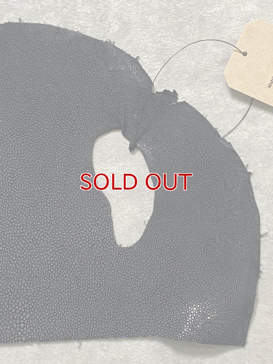 画像3: スティングレイ　ブラック　吟スリ　ぼうし型ハギレＬサイズ　エイ革　ガルーシャ (3)