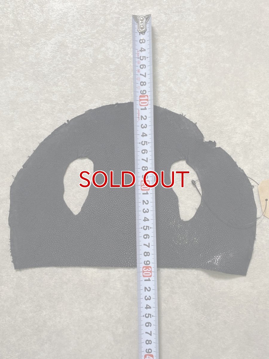 画像7: スティングレイ　ブラック　吟スリ　ぼうし型ハギレＬサイズ　エイ革　ガルーシャ (7)