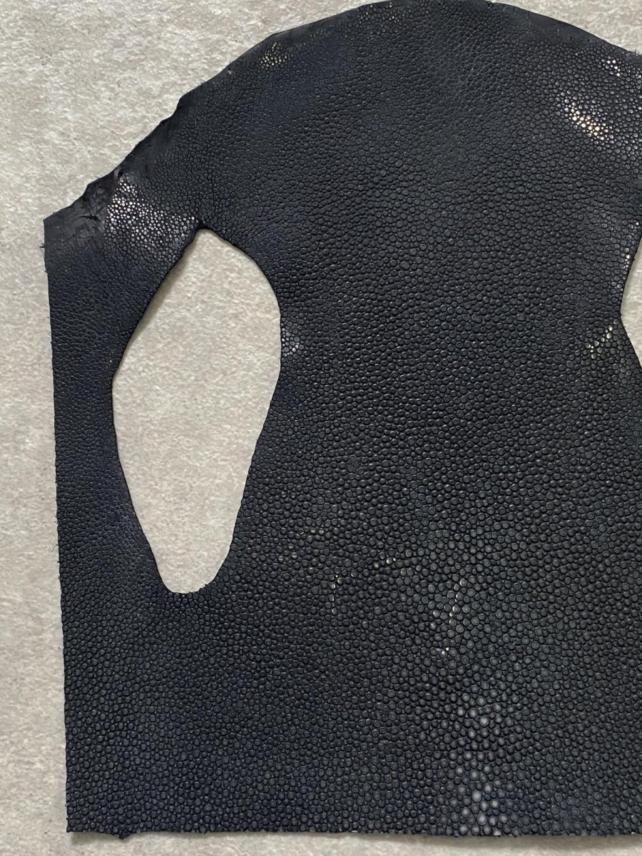 画像2: スティングレイ ブラック 吟スリ ぼうし型ハギレLサイズ エイ革 ガルーシャ (2)