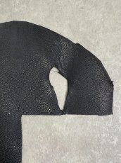 画像3: スティングレイ　ブラック　吟スリ　ハギレ　エイ革　ガルーシャ (3)