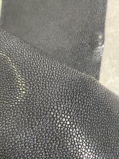 画像8: スティングレイ　ブラック　吟スリ　ハギレ　エイ革　ガルーシャ (8)