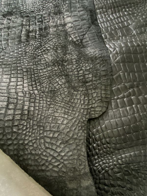 牛革 クロコダイル背ワニ型押し ブラック レザークラフト  